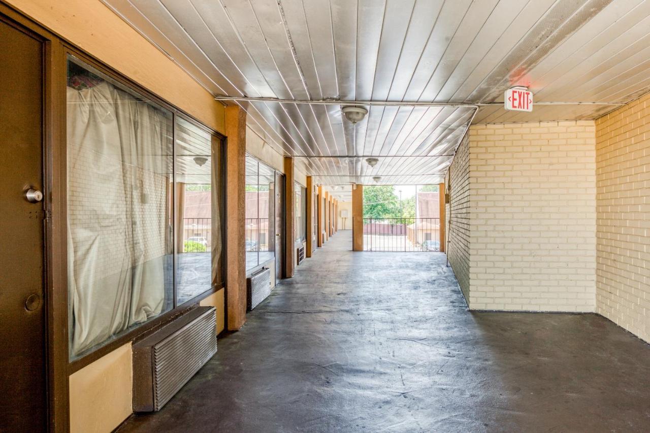 Oyo Hotel Decatur I-20 East & Wesley Club Dr Bagian luar foto