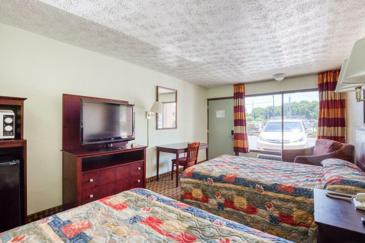 Oyo Hotel Decatur I-20 East & Wesley Club Dr Bagian luar foto